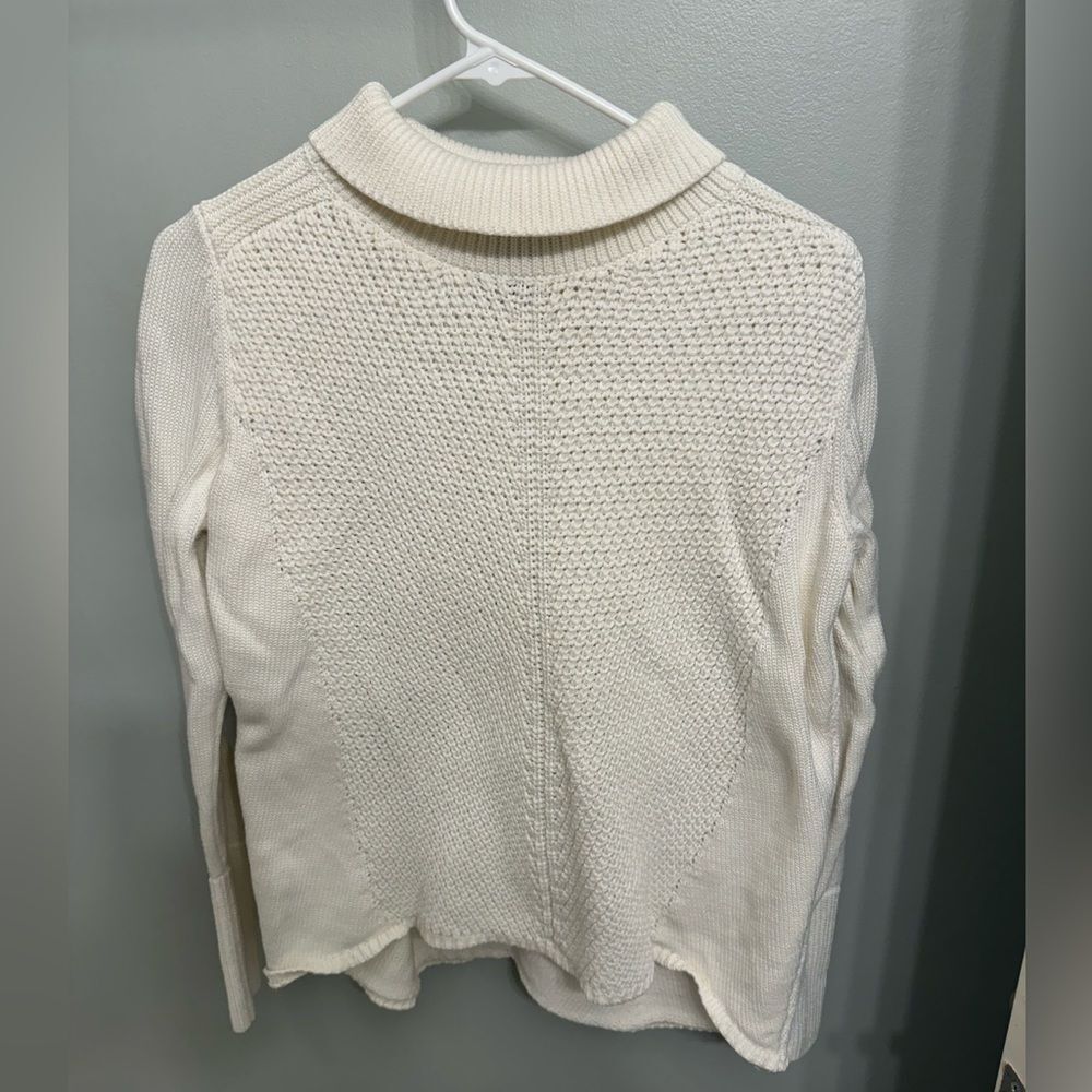 Women’s White House Black Market Sweater - M